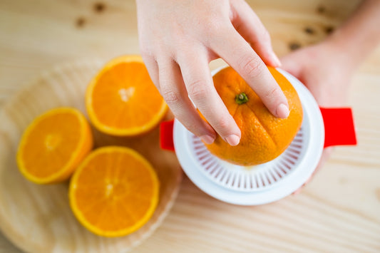 Electric Juicing: Easily Squeeze Oranges with Ease!