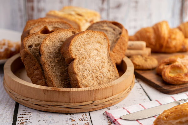 Long Slots, Removable Tray: Get the Retro 4-Slice Toaster!