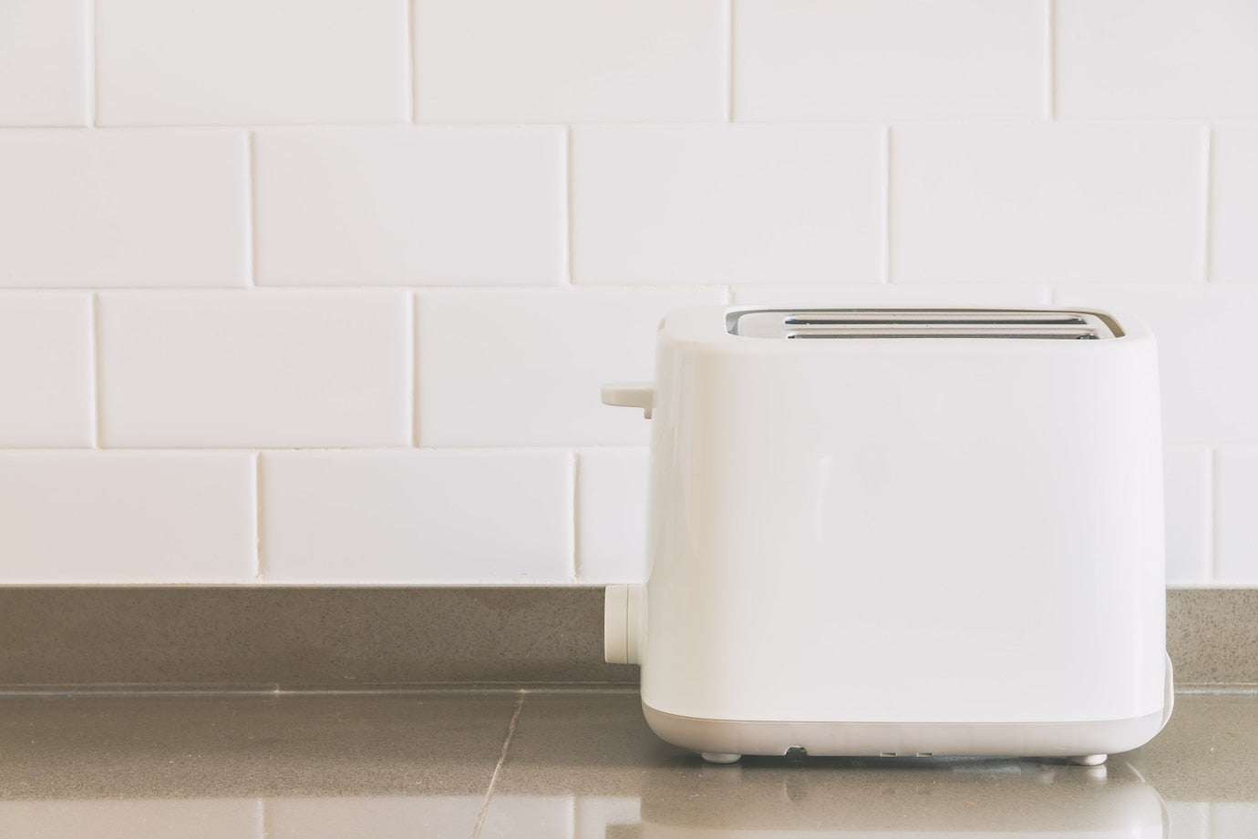 Toast Perfectly Every Time: 4 Slice Stainless Steel Toaster!